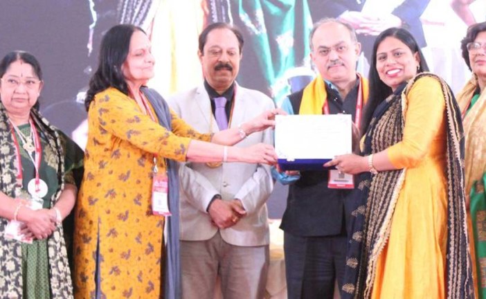 डा. सुजाता संजय को फॉग्सी के वार्षिक सम्मेलन लखनऊ में सम्मानित किया गया