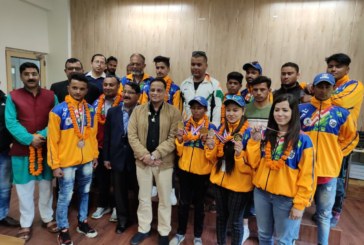 श्री दिलीप जावलकर ने   खेलो इण्डिया शीतकालीन खेलों में प्रतिभाग करने वाले राज्य के स्की एवं स्नो बोर्ड टीम के सदस्यों को सम्मानित किया