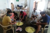 सरस्वती विहार विकास समिति ने 325 भोजन के पैकेट वितरित किए