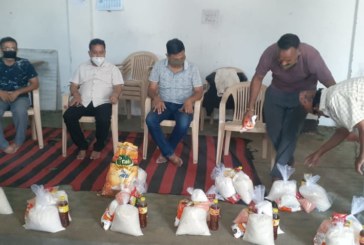 सरस्वती विहार विकास समिति ने 12 परिवारों को राशन उपलब्ध कराया