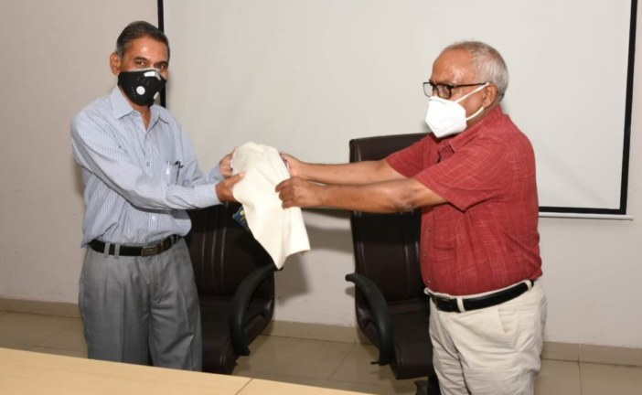 प्रशासनिक अधिकारी श्री यमुना प्रसाद व्यास को सेवानिवृत्त होने पर भावभीनी विदाई दी गई
