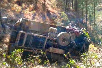 यमुनाघाटी में ट्रक के खाई में गिरने से तीन की मौत की खबर