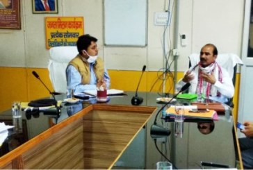 कोरोना वायरस संक्रमण रोकने के सम्बन्ध में मा0 संसद अजय टम्टा द्वारा कलैक्ट्रेट सभागार बैठक ली