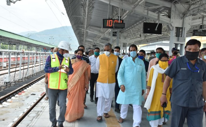 सीएम त्रिवेंद्र ने ऋषिकेश रेलवे स्टेशन का किया निरीक्षण