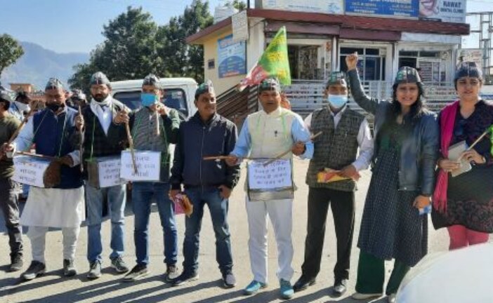 यूकेडी ने कनस्तर रैली से की ‘भाजपा भगाओ प्रदेश बजाओ’ अभियान की शुरूआत
