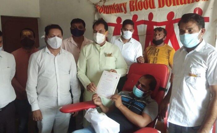भाजयुमो के रक्तदान शिविर में 50 कार्यकर्ताओं ने किया रक्तदान