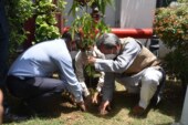 ने नई दिल्ली स्थित उत्तराखण्ड सदन के प्रांगण में रूद्राक्ष का पौधा रोपित किया