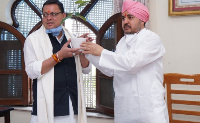 श्री पुष्कर सिंह धामी ने श्री महंत देवेन्द्र दास जी महाराज से भेंट कर उनका आशीर्वाद प्राप्त किया