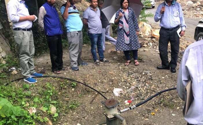 उत्तराखंड जल संस्थान के महाप्रबंधक ने आपदा प्रभावित गांव का किया भ्रमण