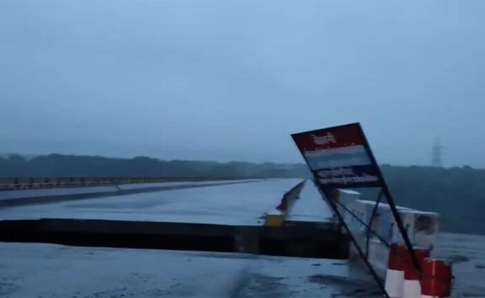 भारी बारिश के चलते गौलानदी पर बना करोड़ों की लागत से बना पुल क्षतिग्रस्त