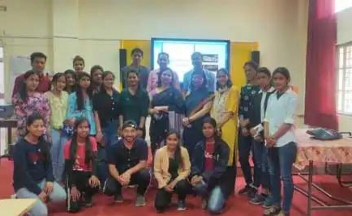 रानीखेत पीजी कॉलेज में रंगमंच और साहित्य विषय पर व्याख्यान कार्यक्रम 