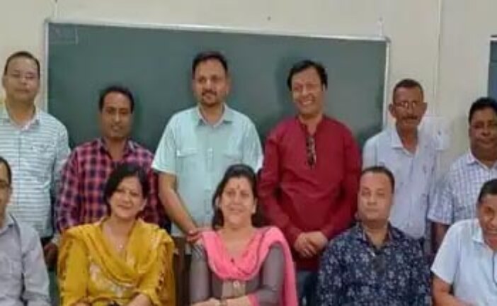 पाठ्य पुस्तकें विद्यालयों तक पहुंचाने की व्यवस्था करे विभाग: दुर्गा