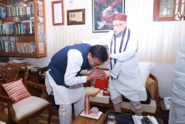 मुख्यमंत्री श्री पुष्कर सिंह धामी ने श्री मुरली मनोहर जोशी जी से उनका आशीर्वाद लिया