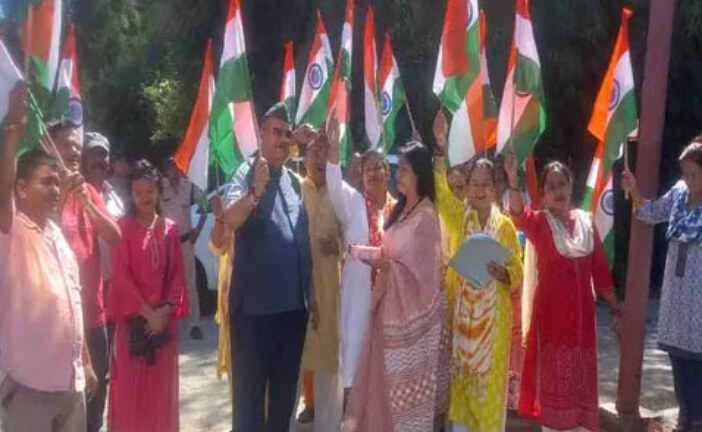 कैबिनेट मंत्री गणेश जोशी ने किया विलासपुर कांडली में शहीद द्वार का लोकार्पण 