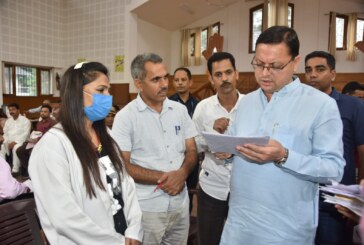  मुख्यमंत्री श्री पुष्कर सिंह धामी ने मुख्य सेवक सदन में बड़ी संख्या में लोगों से उनकी समस्यायें सुनी