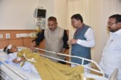 मुख्यमंत्री श्री पुष्कर सिंह धामी ने मैक्स अस्पताल में भर्ती घायल आपदा प्रभावितों का हालचाल जाना