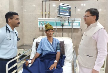  मुख्यमंत्री पुष्कर सिंह धामी ने टनकपुर रोड स्थित प्रयास हॉस्पिटल पहुॅचकर बिशन सिंह का हाल-चाल जाना