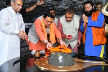 मुख्यमंत्री श्री पुष्कर सिंह धामी ने टपकेश्वर महादेव मंदिर देहरादून में आयोजित कार्यक्रम में प्रतिभाग  किया