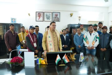  गुलमर्ग में आयोजित तीसरे खेलो इंडिया विंटर गेम्स में स्नो स्कीइंग और स्नो शू में उत्तराखण्ड के पदक विजेताओं को मुख्यमंत्री श्री पुष्कर सिंह धामी ने सचिवालय में सम्मानित किया