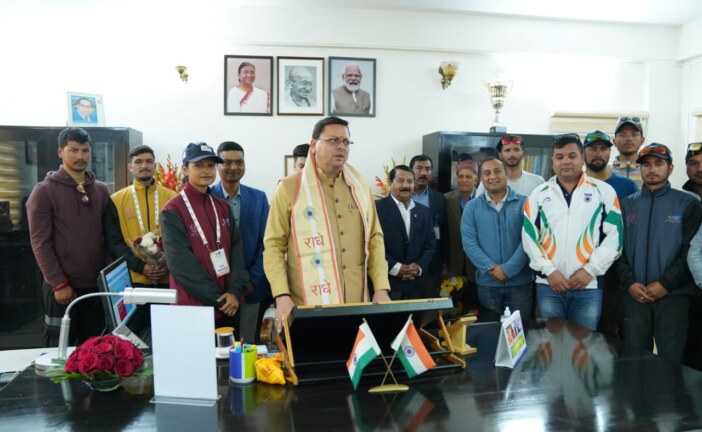  गुलमर्ग में आयोजित तीसरे खेलो इंडिया विंटर गेम्स में स्नो स्कीइंग और स्नो शू में उत्तराखण्ड के पदक विजेताओं को मुख्यमंत्री श्री पुष्कर सिंह धामी ने सचिवालय में सम्मानित किया