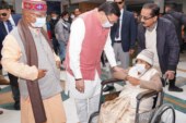 मुख्यमंत्री श्री धामी ने अस्पताल पहुंचकर श्रीमती सुशीला बलूनी से मुलाकात की
