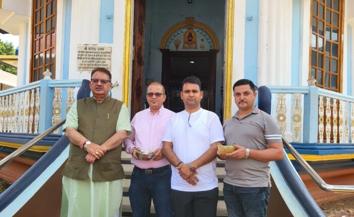गोवा में मंत्री जोशी ने भगवान शिव को समर्पित मंगेश मंदिर पहुंचकर की पूजा अर्चना