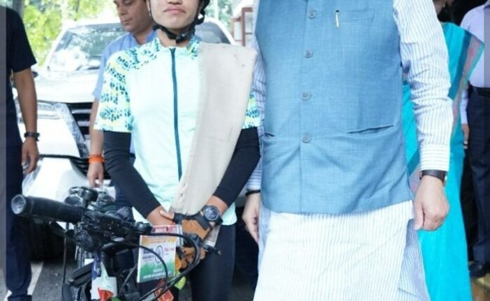 साइकिलिस्ट आशा मालवीय ने की मुख्यमंत्री से भेंट