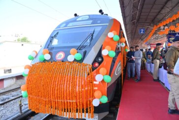 प्रधानमंत्री ने लखनऊ-देहरादून के बीच नई वंदे भारत ट्रेन का किया शुभारंभ