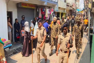 खटीमा में पुलिस और अर्द्धसैनिक बल ने निकाला फ्लैग मार्च