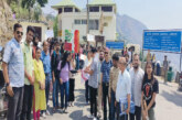 टिहरी में जंगलों को आग से बचाने के लिए छात्रों ने रैली निकाली
